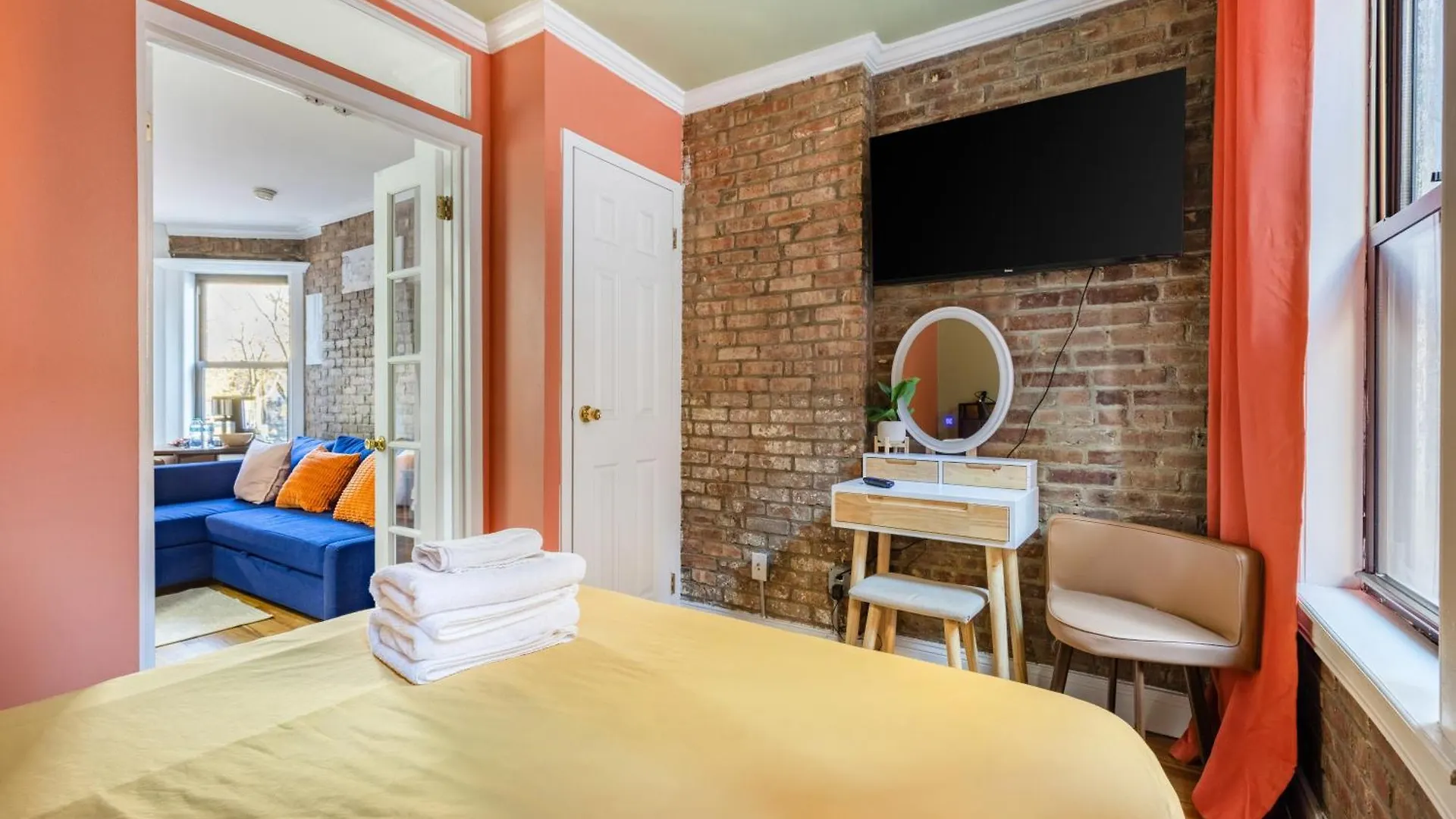 Apartment 2 Bedroom Home Unit In Lower Manhattan New York